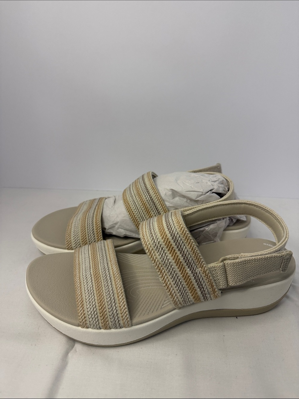 Clark Cloudsteppers Women’s Neutral Beige Strappy Comfort Sandals size 9
